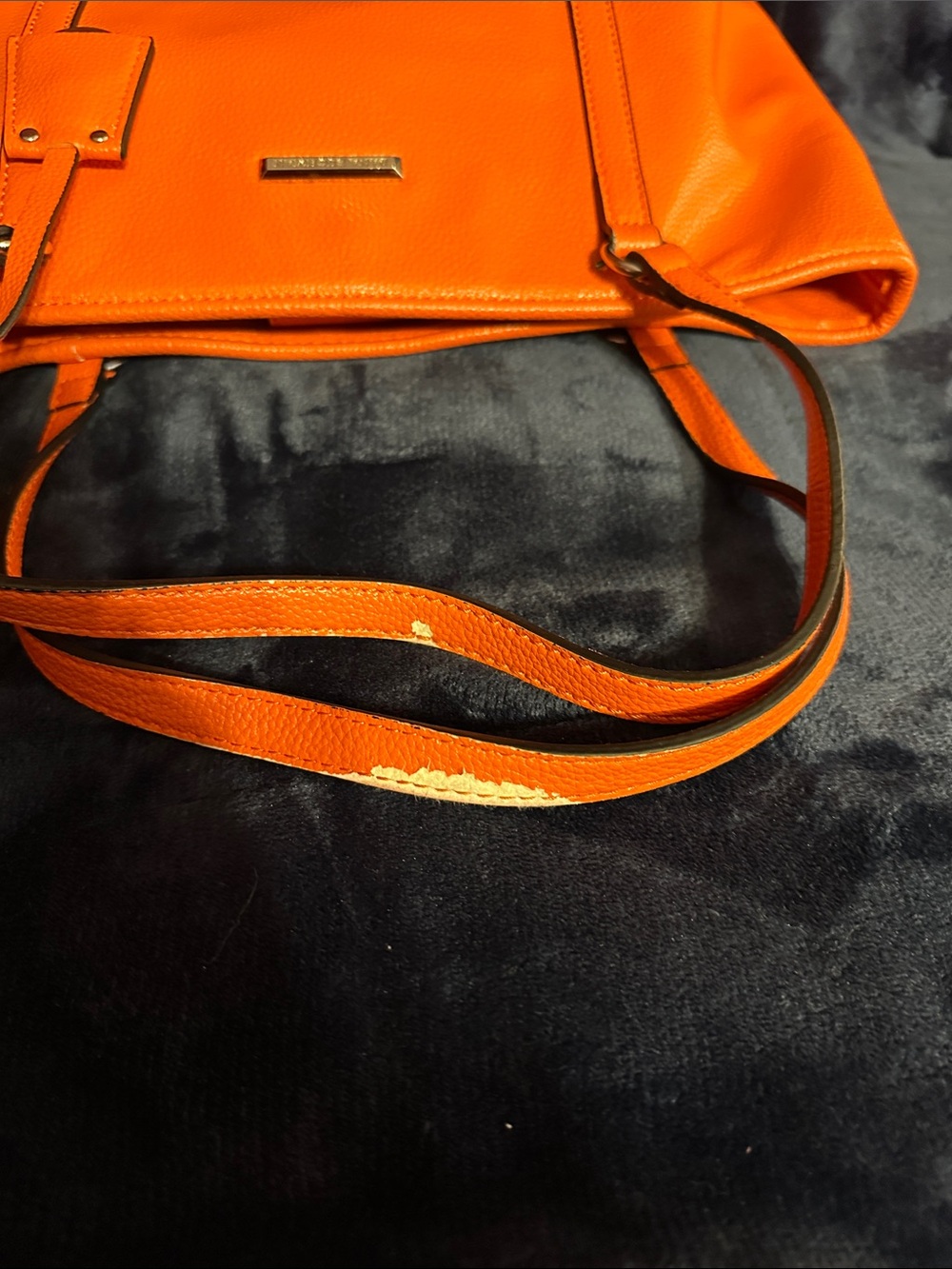 Women’s 3 Bag Bundle: Guess, Dana Buchanan & Chaps - Picture 13 of 16